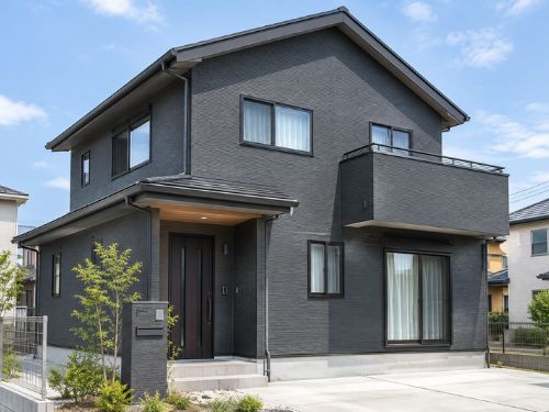 外壁をダークグレーにすると後悔する？メリット・注意点と配色のポイント